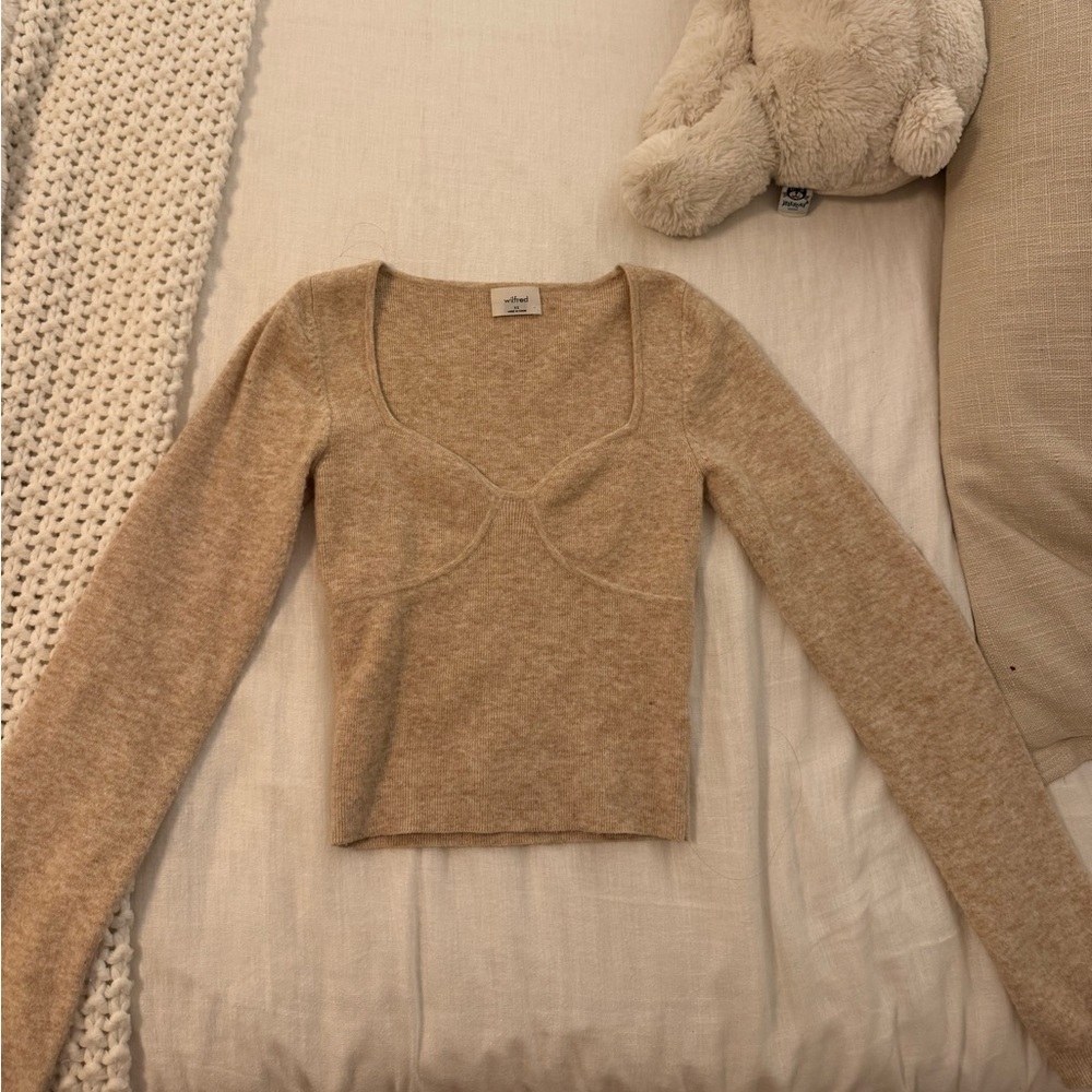 beige wilfred aritizia sweater